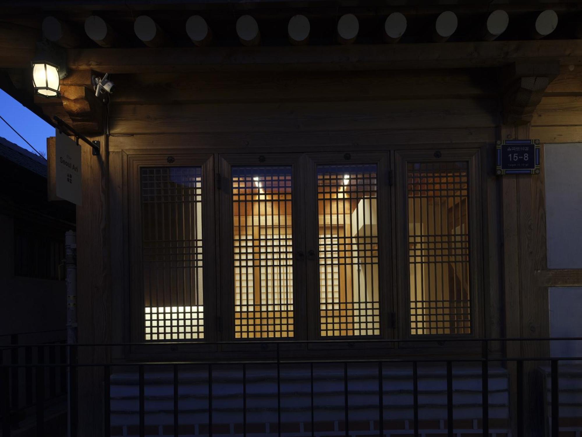 The Korean Traditional Hanok In Downtown Seoul For Convenient Public Transportation - Seoul Ari Bagian luar foto