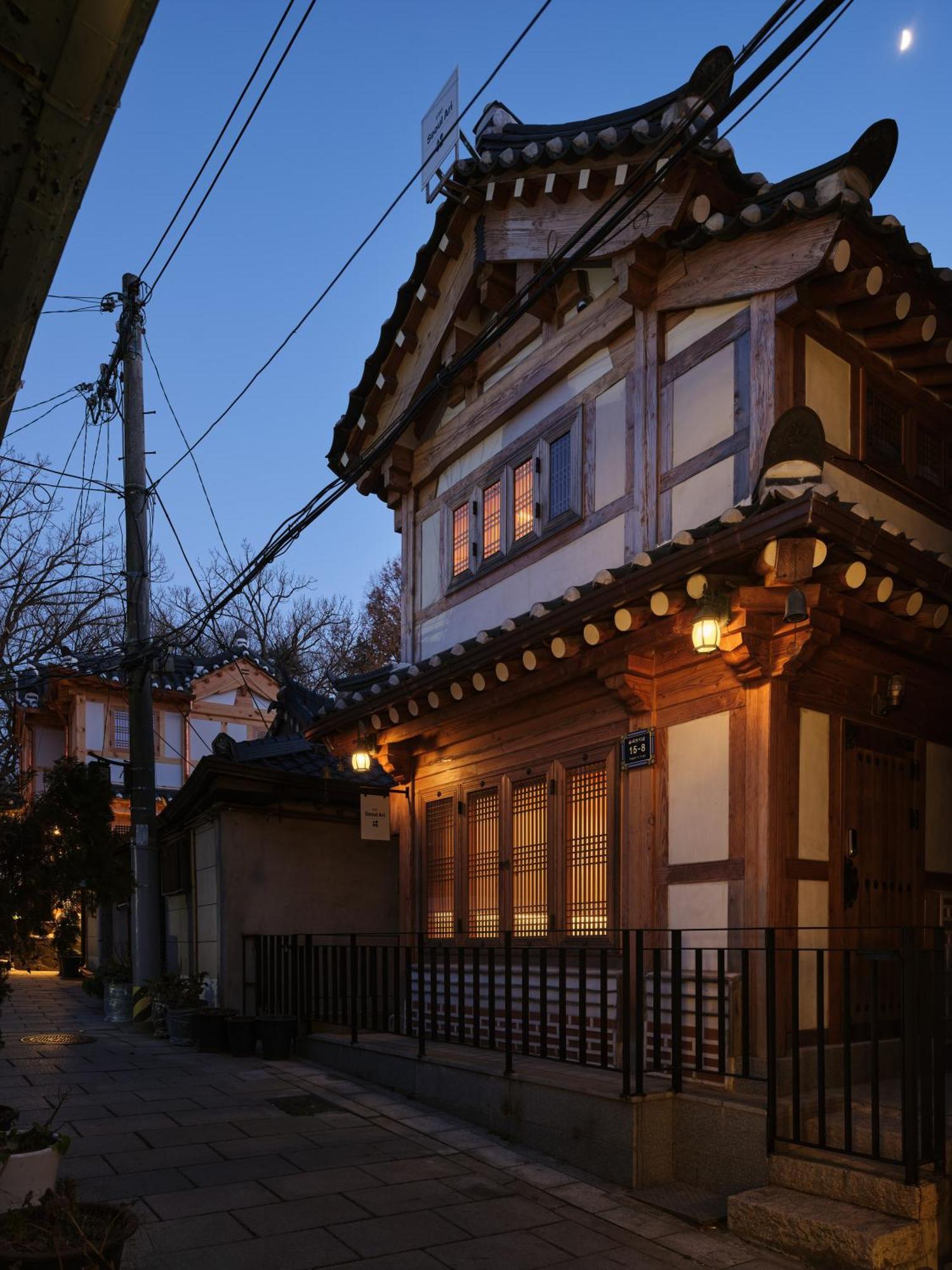 The Korean Traditional Hanok In Downtown Seoul For Convenient Public Transportation - Seoul Ari Bagian luar foto