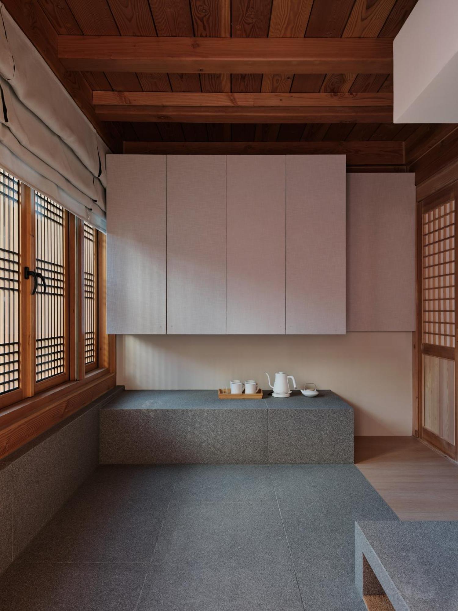 The Korean Traditional Hanok In Downtown Seoul For Convenient Public Transportation - Seoul Ari Bagian luar foto
