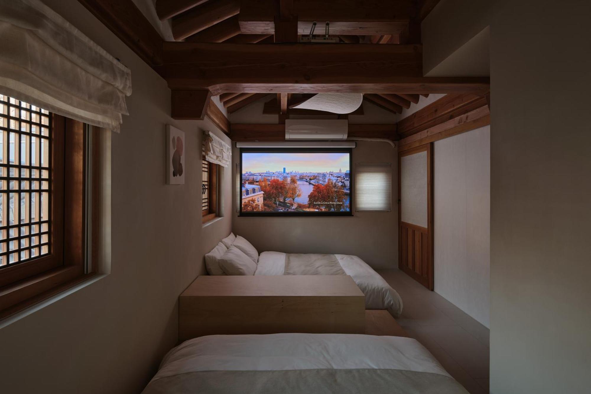 The Korean Traditional Hanok In Downtown Seoul For Convenient Public Transportation - Seoul Ari Bagian luar foto